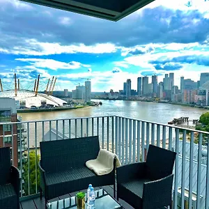 Beautiful View To Canary Wharf , O2 Arena , Near By Excel 3-beds , London United Kingdom